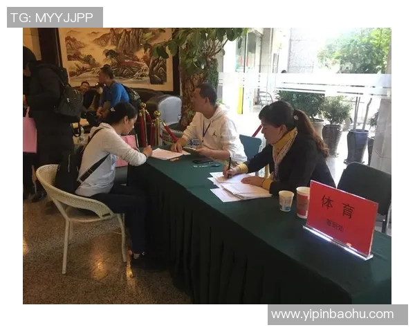 足球明星叉腰动作集锦精彩瞬间回顾尽显风采与魅力