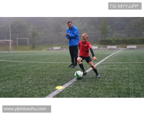 足球明星教练的中文解说技巧与魅力分析探讨